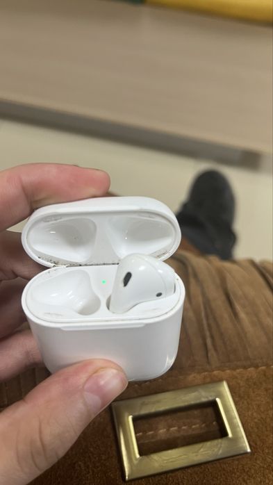 AirPods 1 наушник