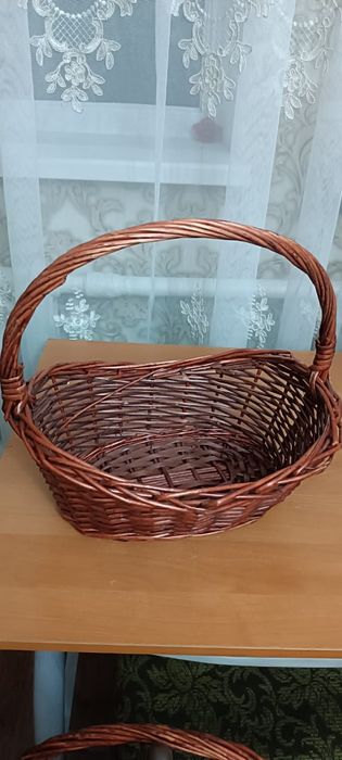 Продам две корзины.