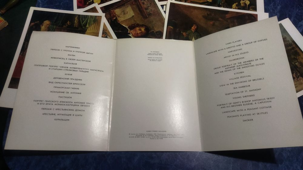 Два набора открыток большого размера.