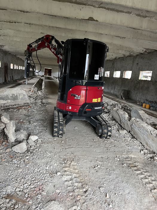 Miniexcavator de închiriat si basculabila cu macara