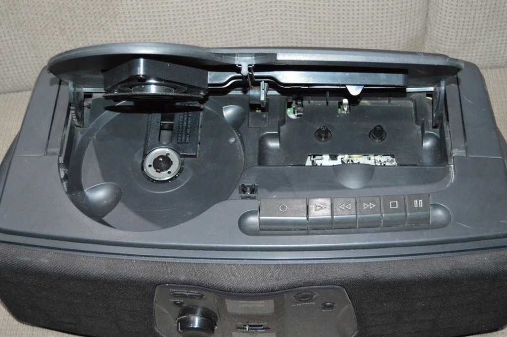 Radiocasetofon cu CD Philips AZ8040 - citeste