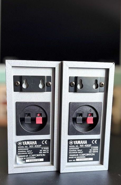 Boxe satelit Yamaha