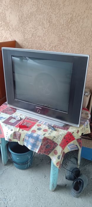 продам телевизор самсунг
