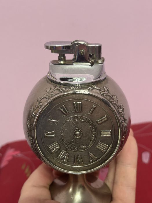 Brichetă de masă vintage pe gaz