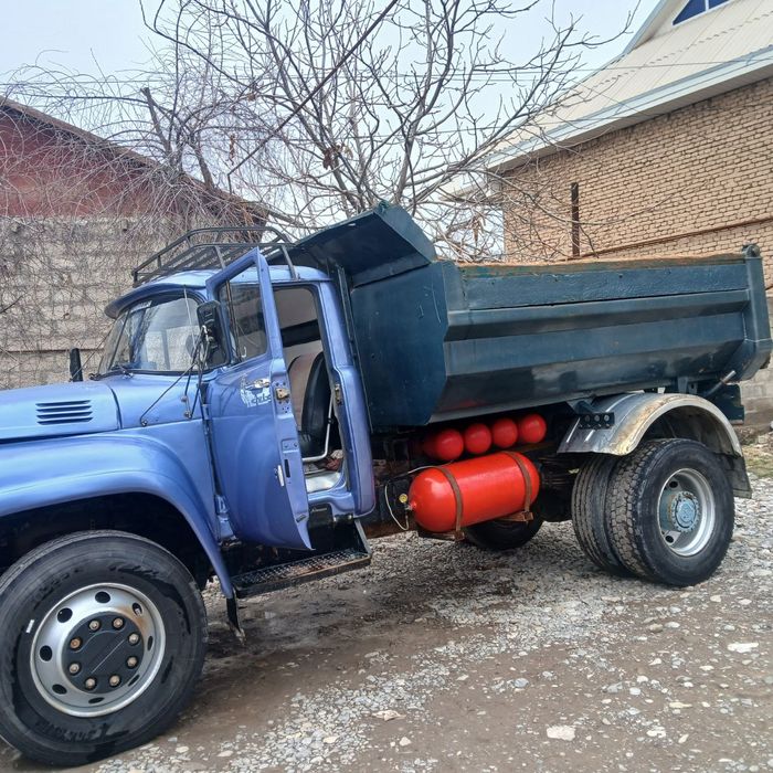 Zil samasval qarab haydalgan