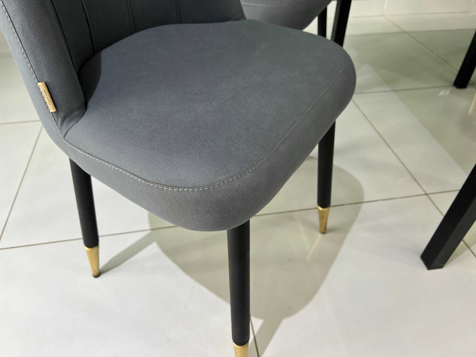 Продаётся столы и стулья для кафе 430 000  сум