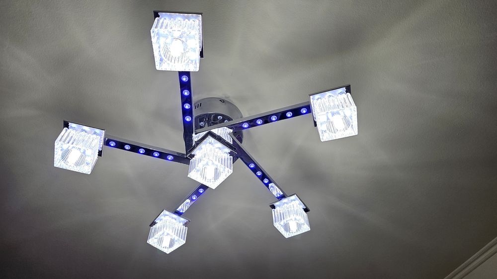 Lustra cu lumini led