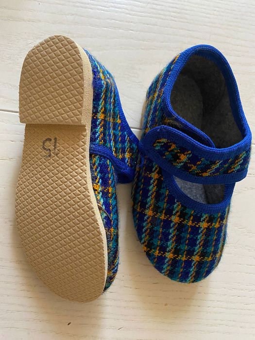 Продам сандали новые