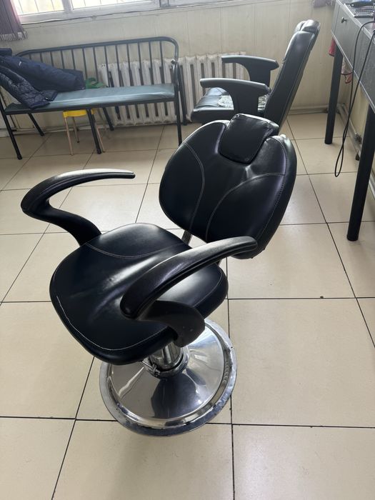 Продается кресло для парикмахера