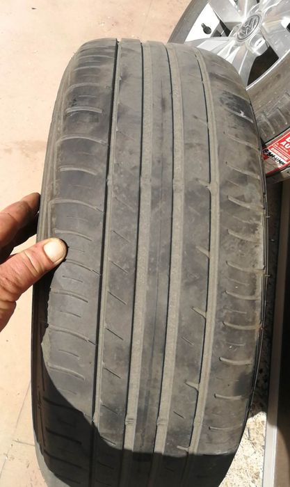 Vând 4 genți cu tot cu cauciucuri de vara bune au prindere de 5×12