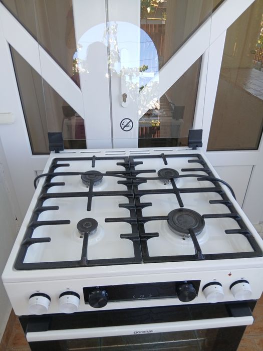 Aragaz Gorenje plita pe gaz si cuptor electric cu 10 functii