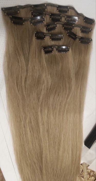 Волос на заколках .