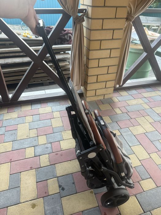 Продам  прогулочную  коляску