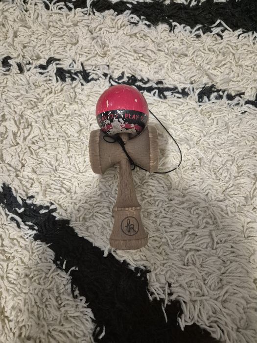 Vând kendama europ play one