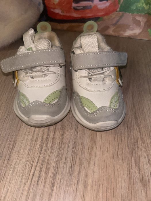 Детские кроссовки