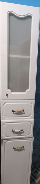 Продам шкаф пеналь для ванной