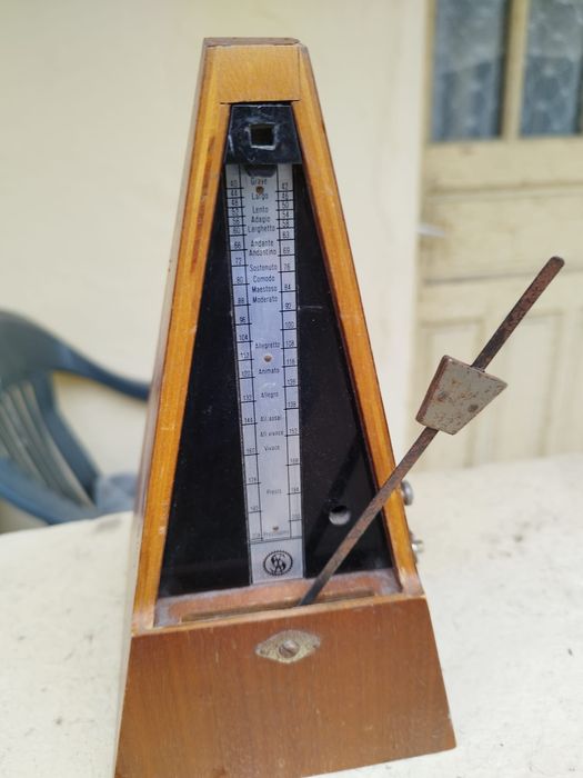 Metronom  si doua ceasuri Slava