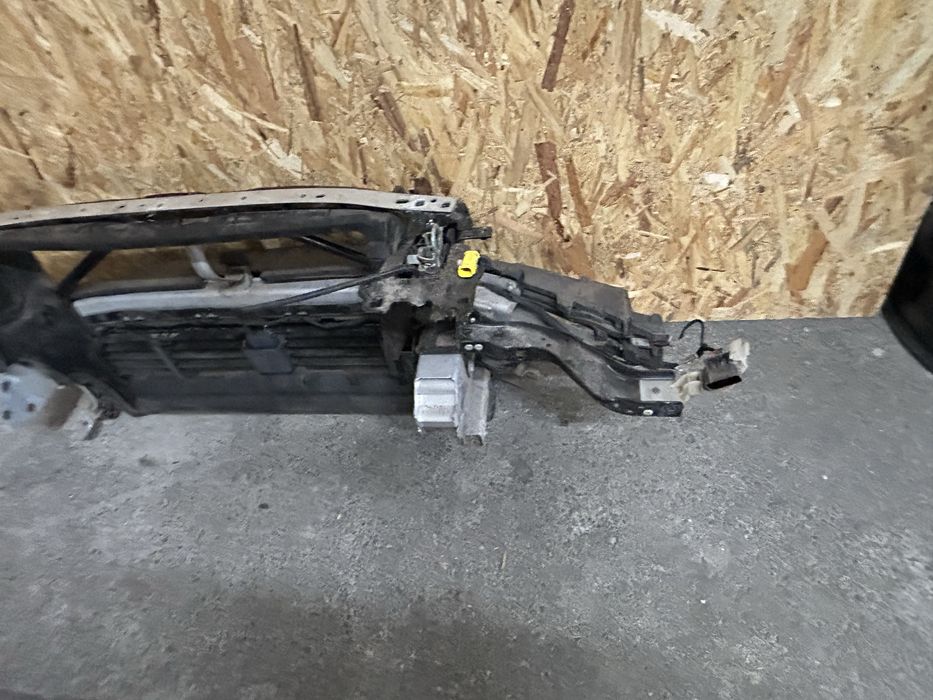 Trager / Tragher bmw G30 G31 Armatura / suport far / traversa