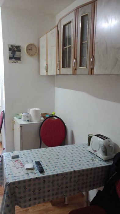 Vind in Tirnaveni Mureș apartament cu 2 camere decomandat in zona Victoriei  preț 42000€ zonă foarte bună!!!