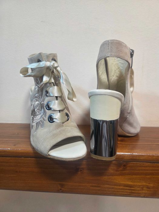 Летни дамски боти от естествен велур