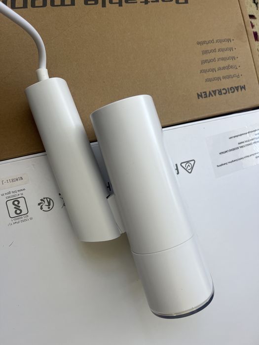 Aparat de călcat vertical portabil Simplus.