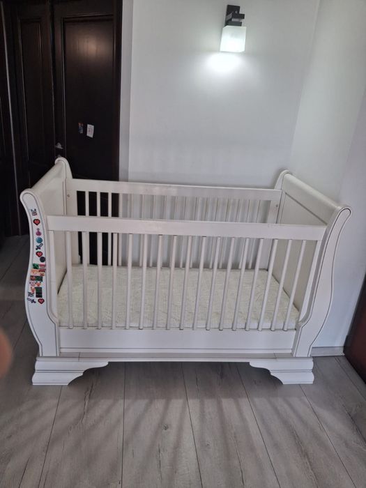 Pătuț copii Mobexpert din lemn masiv – stare foarte bună