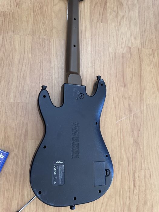 vand guitar hero cu chitara ps4/5