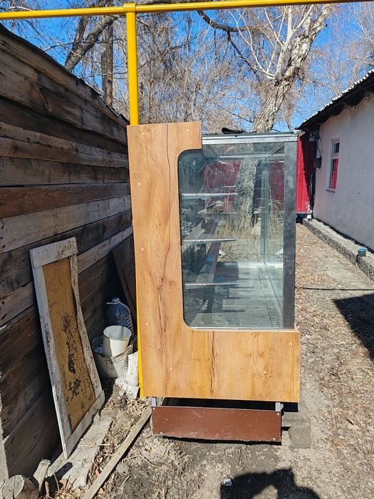 Продам холодильную витрину