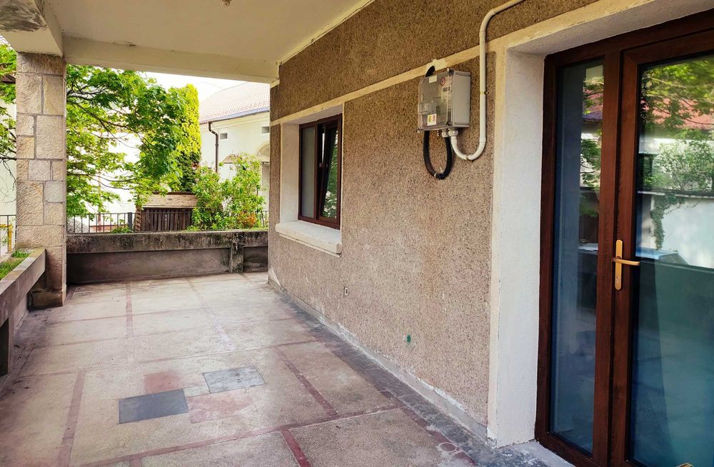 Închiriez sau vând parter vila ultracentral