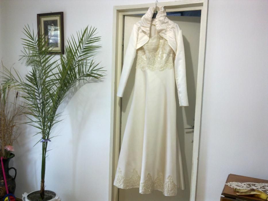 Vand rochie de mireasa ,, super creatie ''
