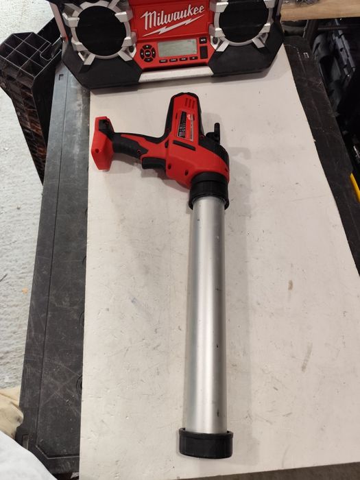 Акумулаторен пистолет за силикон полиуретан Милуоки Milwaukee C18 PCS