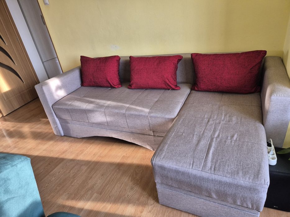 Coltar extensibil cu ladă pentru depozitare