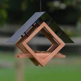 Къщички  и легла за кучета , котки и птици