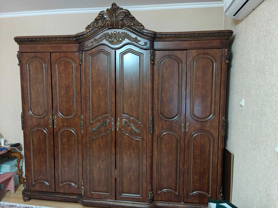 Продам спальный гарнитур