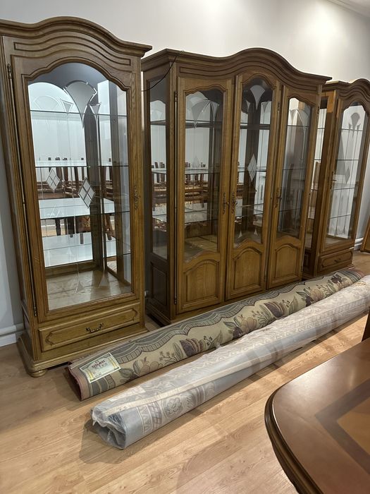 Продам столы сервант в отличном состояние беларусь