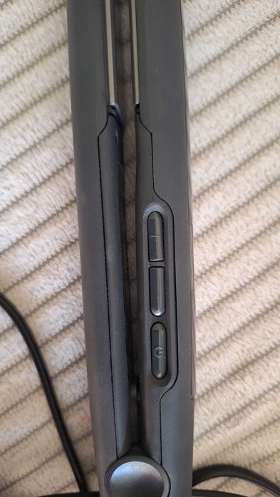 Продавам преса за коса Remington