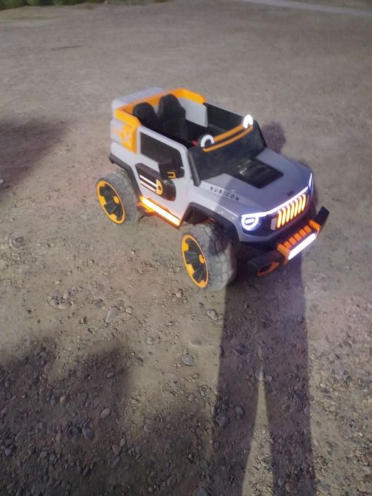 Elektiraa moshincha  sotiladi