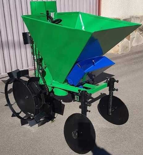 Semanatoare de plantat cartofi cu fertilizator motocultor