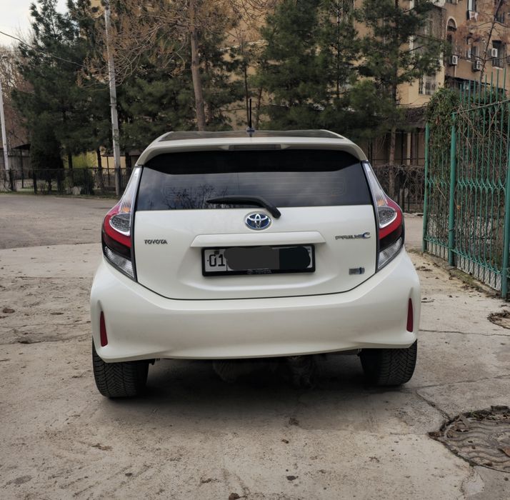 Toyota Prius C 2021-yil Gibrid Tozza SROCHNA SOTILADI!