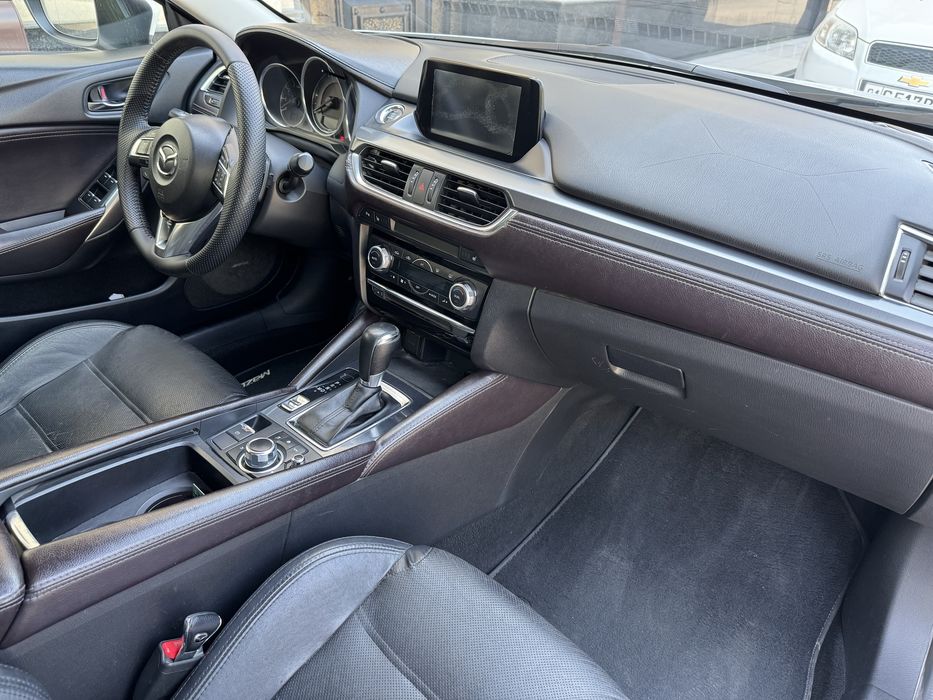 Mazda 6 2015г 2.5 192h/p  skyactiv максимальная коплектация