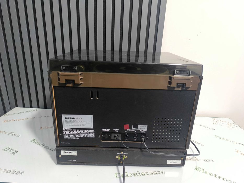 Sistem Audio Hi-Fi Nippon cu Radio AM/FM, Casetofon, Pick-up