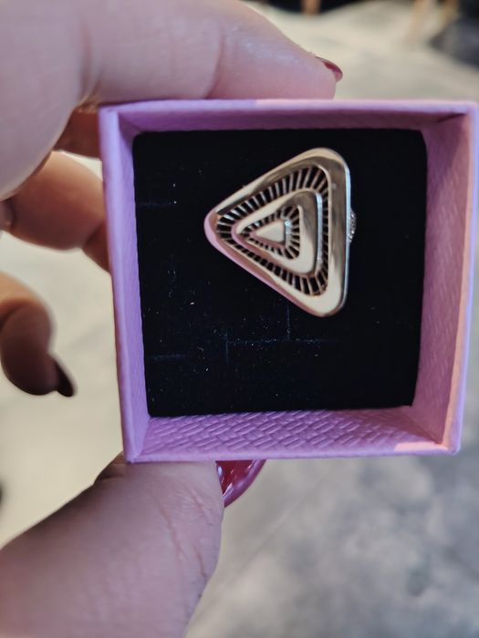 Продам кольцо  размер 20