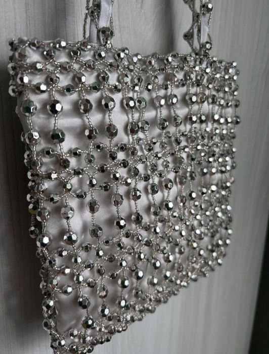 Geanta argintie deosebita, de ocazie