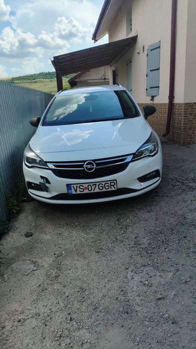 Vând Opel Astra Sports Tourer + 2018