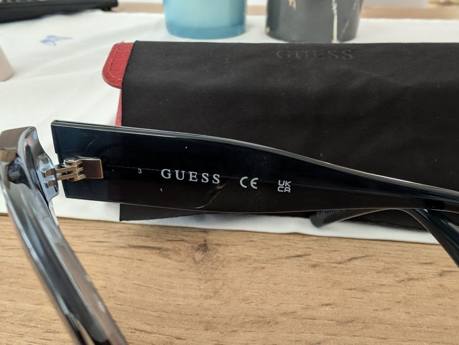 Продавам дамски очила Guess