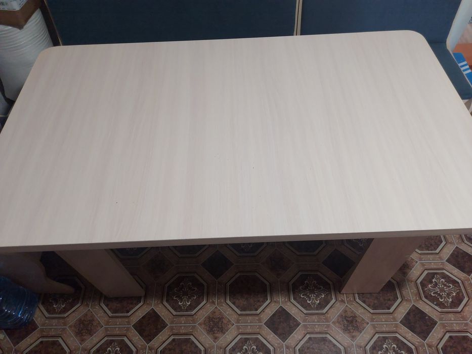 Продам кухонный стол