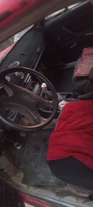 Baz 2106 sotiladi 1990 yili mator karobka most  zor