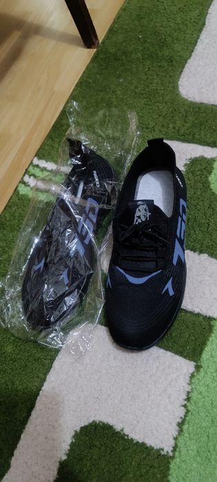 Pantofi sport (adidași)