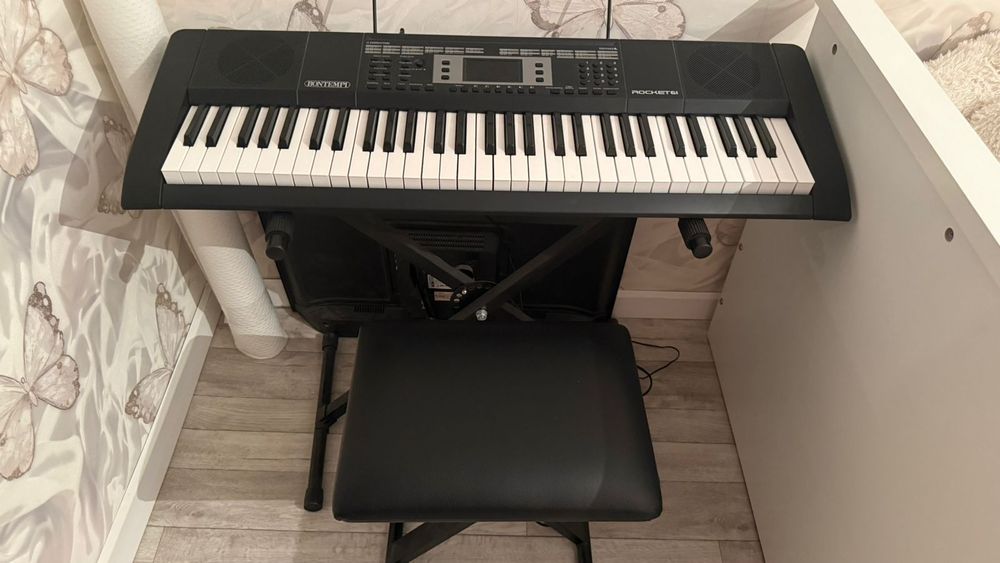 Продаётся синтезатор