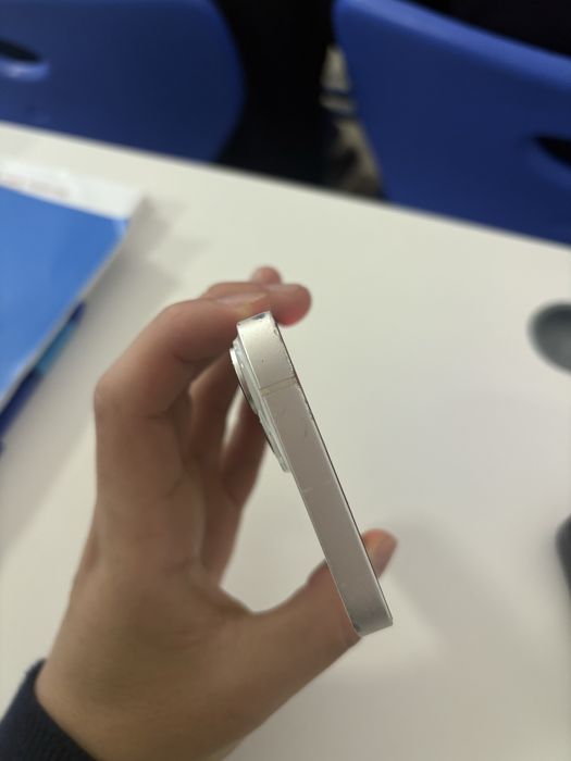 Айфон 14 коробка есть